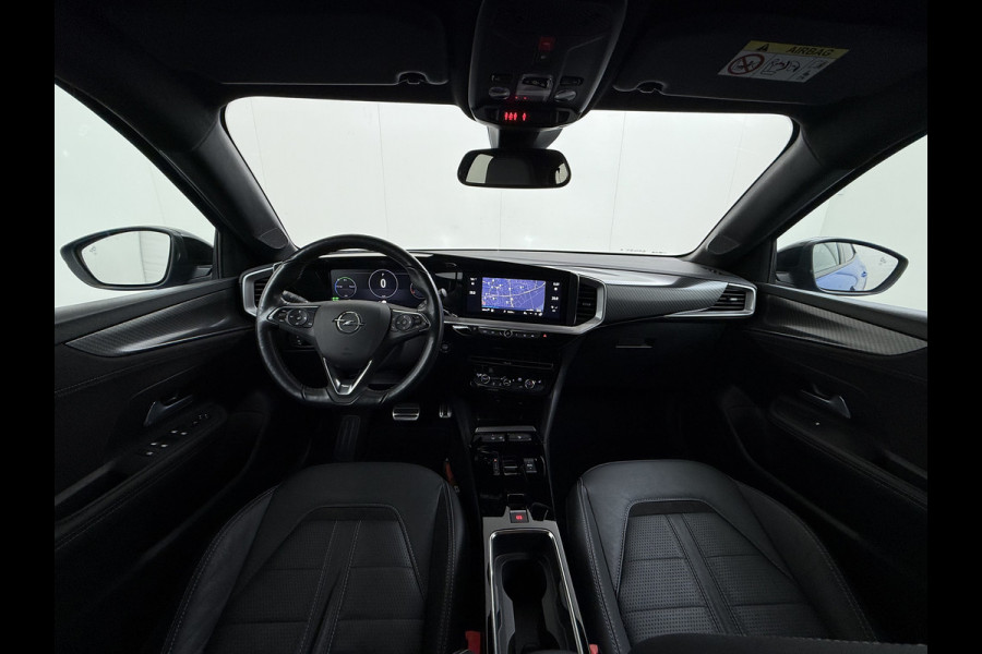 Opel Mokka-e Ultimate 50kWh Leer-Stoel+Massage Adap.Cruise Warmtepomp LED-Matrix Navi Ecc 360°CameraTwo-Tone Lak Apple Carplay Android Auto SOH 91% Keyless Stuur-Stoelverwarming Lmv 18" Lane Assist DAB+ Regen-Lichtsensor Zeer compleet! € 42.000 nieuw! Slechts 1498kg licht!!!