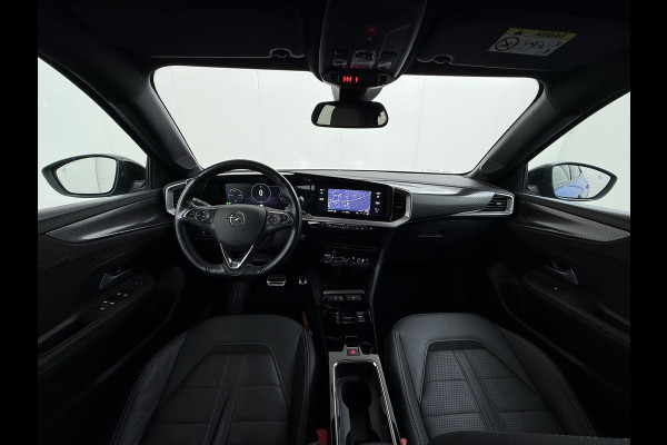 Opel Mokka-e Ultimate 50kWh Leer-Stoel+Massage Adap.Cruise Warmtepomp LED-Matrix Navi Ecc 360°CameraTwo-Tone Lak Apple Carplay Android Auto SOH 91% Keyless Stuur-Stoelverwarming Lmv 18" Lane Assist DAB+ Regen-Lichtsensor Zeer compleet! € 42.000 nieuw! Slechts 1498kg licht!!!