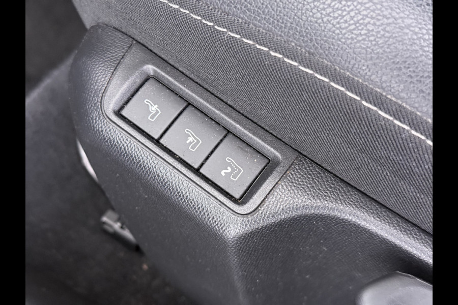 Opel Mokka-e Ultimate 50kWh Leer-Stoel+Massage Adap.Cruise Warmtepomp LED-Matrix Navi Ecc 360°CameraTwo-Tone Lak Apple Carplay Android Auto SOH 91% Keyless Stuur-Stoelverwarming Lmv 18" Lane Assist DAB+ Regen-Lichtsensor Zeer compleet! € 42.000 nieuw! Slechts 1498kg licht!!!