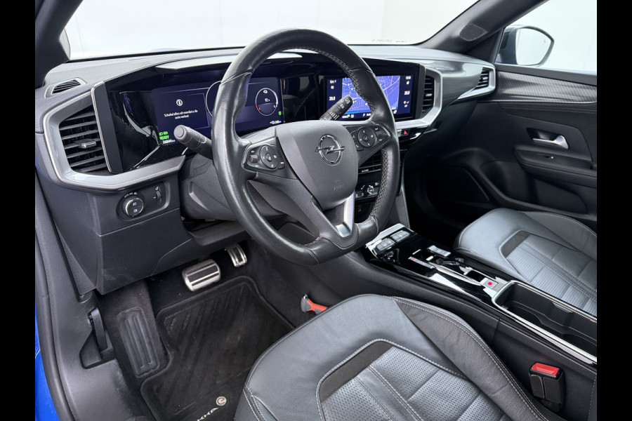 Opel Mokka-e Ultimate 50kWh Leer-Stoel+Massage Adap.Cruise Warmtepomp LED-Matrix Navi Ecc 360°CameraTwo-Tone Lak Apple Carplay Android Auto SOH 91% Keyless Stuur-Stoelverwarming Lmv 18" Lane Assist DAB+ Regen-Lichtsensor Zeer compleet! € 42.000 nieuw! Slechts 1498kg licht!!!