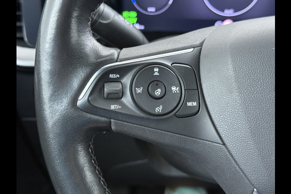 Opel Mokka-e Ultimate 50kWh Leer-Stoel+Massage Adap.Cruise Warmtepomp LED-Matrix Navi Ecc 360°CameraTwo-Tone Lak Apple Carplay Android Auto SOH 91% Keyless Stuur-Stoelverwarming Lmv 18" Lane Assist DAB+ Regen-Lichtsensor Zeer compleet! € 42.000 nieuw! Slechts 1498kg licht!!!