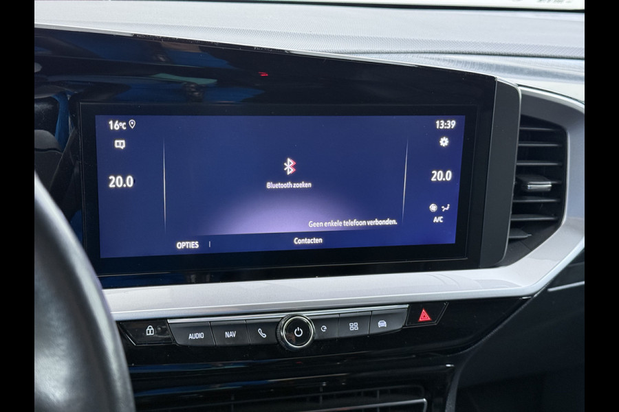 Opel Mokka-e Ultimate 50kWh Leer-Stoel+Massage Adap.Cruise Warmtepomp LED-Matrix Navi Ecc 360°CameraTwo-Tone Lak Apple Carplay Android Auto SOH 91% Keyless Stuur-Stoelverwarming Lmv 18" Lane Assist DAB+ Regen-Lichtsensor Zeer compleet! € 42.000 nieuw! Slechts 1498kg licht!!!