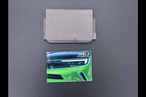 Opel Mokka-e Ultimate 50kWh Leer-Stoel+Massage Adap.Cruise Warmtepomp LED-Matrix Navi Ecc 360°CameraTwo-Tone Lak Apple Carplay Android Auto SOH 91% Keyless Stuur-Stoelverwarming Lmv 18" Lane Assist DAB+ Regen-Lichtsensor Zeer compleet! € 42.000 nieuw! Slechts 1498kg licht!!!