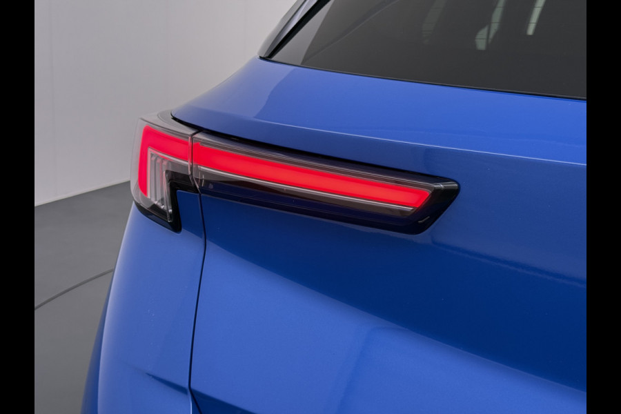 Opel Mokka-e Ultimate 50kWh Leer-Stoel+Massage Adap.Cruise Warmtepomp LED-Matrix Navi Ecc 360°CameraTwo-Tone Lak Apple Carplay Android Auto SOH 91% Keyless Stuur-Stoelverwarming Lmv 18" Lane Assist DAB+ Regen-Lichtsensor Zeer compleet! € 42.000 nieuw! Slechts 1498kg licht!!!