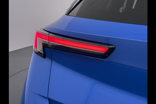 Opel Mokka-e Ultimate 50kWh Leer-Stoel+Massage Adap.Cruise Warmtepomp LED-Matrix Navi Ecc 360°CameraTwo-Tone Lak Apple Carplay Android Auto SOH 91% Keyless Stuur-Stoelverwarming Lmv 18" Lane Assist DAB+ Regen-Lichtsensor Zeer compleet! € 42.000 nieuw! Slechts 1498kg licht!!!