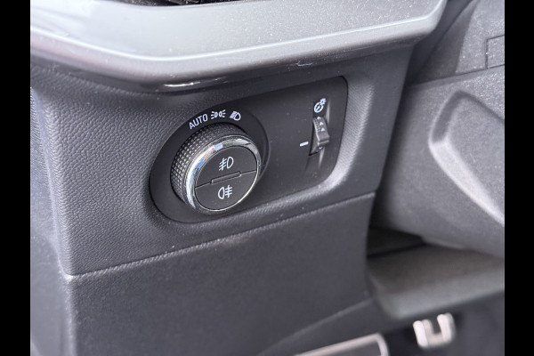 Opel Mokka-e Ultimate 50kWh Leer-Stoel+Massage Adap.Cruise Warmtepomp LED-Matrix Navi Ecc 360°CameraTwo-Tone Lak Apple Carplay Android Auto SOH 91% Keyless Stuur-Stoelverwarming Lmv 18" Lane Assist DAB+ Regen-Lichtsensor Zeer compleet! € 42.000 nieuw! Slechts 1498kg licht!!!