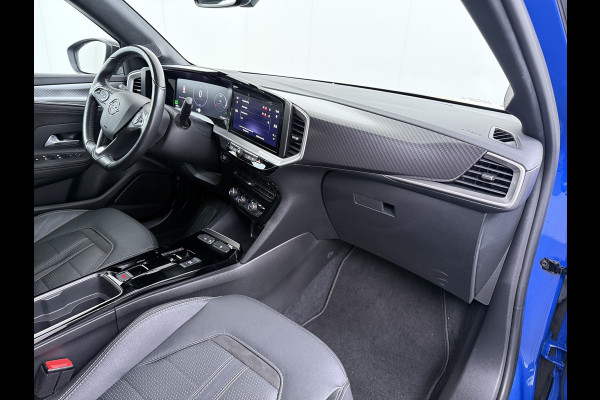 Opel Mokka-e Ultimate 50kWh Leer-Stoel+Massage Adap.Cruise Warmtepomp LED-Matrix Navi Ecc 360°CameraTwo-Tone Lak Apple Carplay Android Auto SOH 91% Keyless Stuur-Stoelverwarming Lmv 18" Lane Assist DAB+ Regen-Lichtsensor Zeer compleet! € 42.000 nieuw! Slechts 1498kg licht!!!
