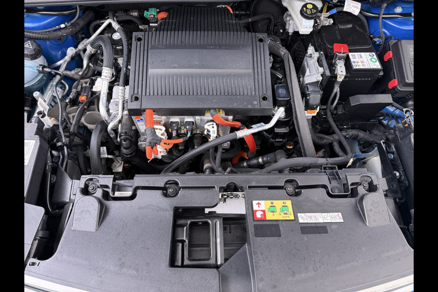 Opel Mokka-e Ultimate 50kWh Leer-Stoel+Massage Adap.Cruise Warmtepomp LED-Matrix Navi Ecc 360°CameraTwo-Tone Lak Apple Carplay Android Auto SOH 91% Keyless Stuur-Stoelverwarming Lmv 18" Lane Assist DAB+ Regen-Lichtsensor Zeer compleet! € 42.000 nieuw! Slechts 1498kg licht!!!