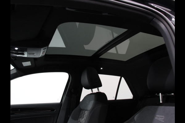 Volkswagen T-Roc 1.5 TSI DSG R-Line Edition Black Pack | Panorama dak | Climate Control | Adaptive Cruise Control | Camera | Navigatie | Apple Carplay/Android Auto
