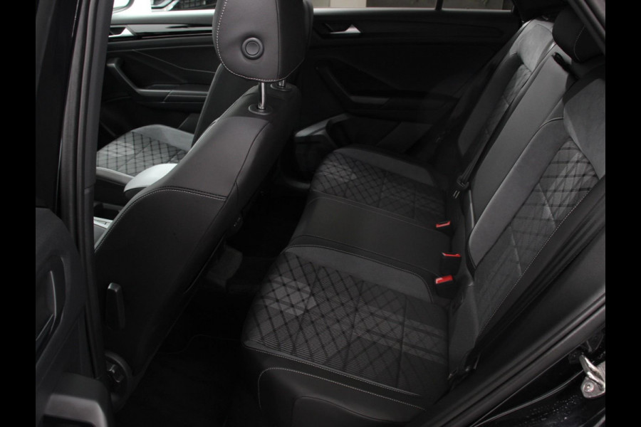 Volkswagen T-Roc 1.5 TSI DSG R-Line Edition Black Pack | Panorama dak | Climate Control | Adaptive Cruise Control | Camera | Navigatie | Apple Carplay/Android Auto