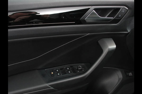 Volkswagen T-Roc 1.5 TSI DSG R-Line Edition Black Pack | Panorama dak | Climate Control | Adaptive Cruise Control | Camera | Navigatie | Apple Carplay/Android Auto