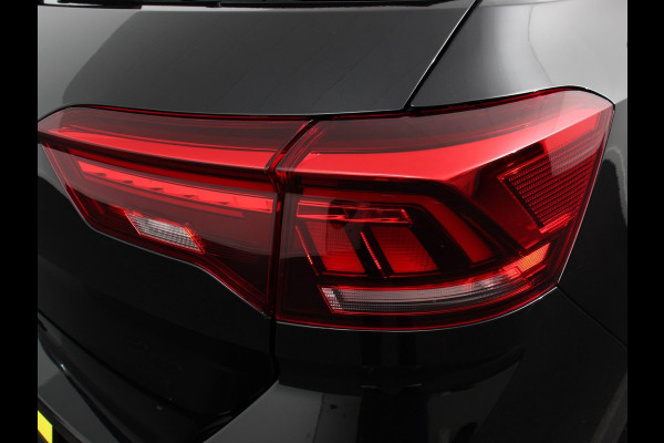 Volkswagen T-Roc 1.5 TSI DSG R-Line Edition Black Pack | Panorama dak | Climate Control | Adaptive Cruise Control | Camera | Navigatie | Apple Carplay/Android Auto