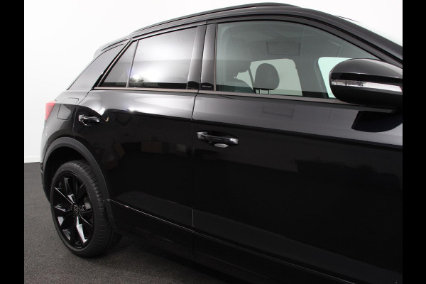 Volkswagen T-Roc 1.5 TSI DSG R-Line Edition Black Pack | Panorama dak | Climate Control | Adaptive Cruise Control | Camera | Navigatie | Apple Carplay/Android Auto