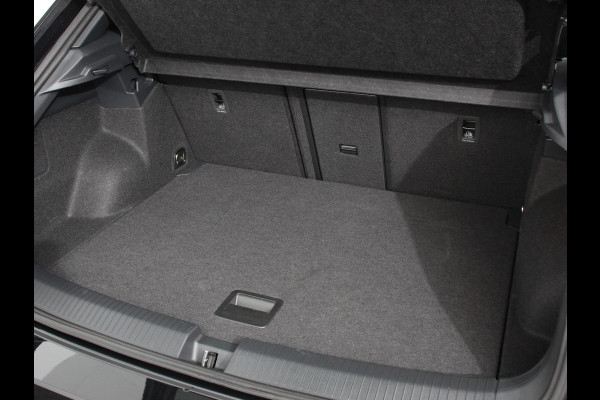 Volkswagen T-Roc 1.5 TSI DSG R-Line Edition Black Pack | Panorama dak | Climate Control | Adaptive Cruise Control | Camera | Navigatie | Apple Carplay/Android Auto