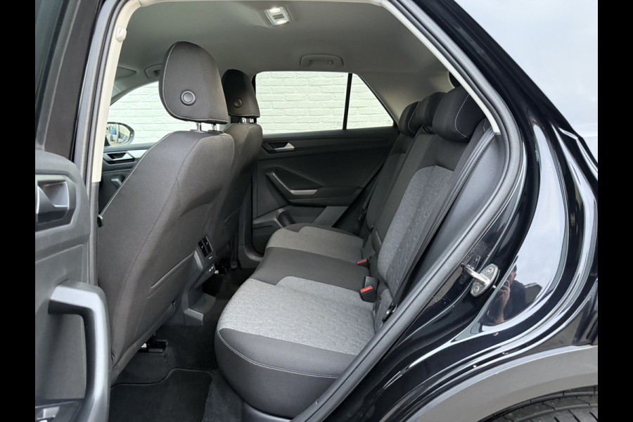 Volkswagen T-Roc 1.5 TSI Move | CarPlay | Camera | Cruise | LED | DAB+ | 17 inch