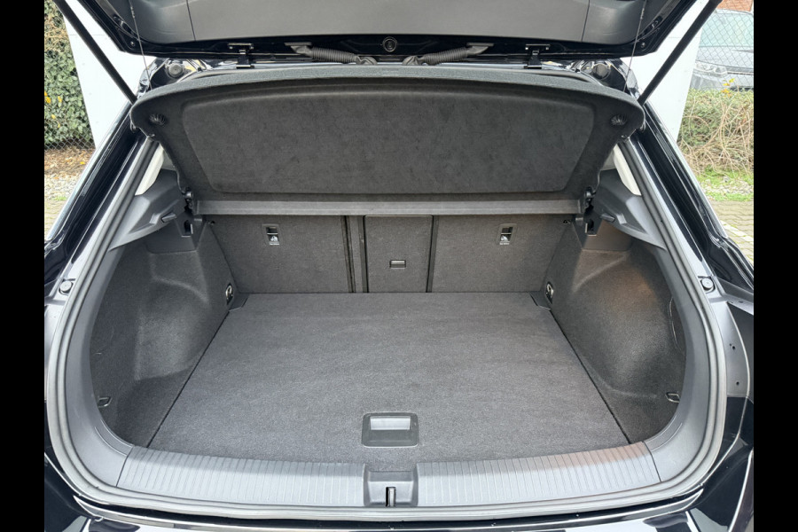 Volkswagen T-Roc 1.5 TSI Move | CarPlay | Camera | Cruise | LED | DAB+ | 17 inch