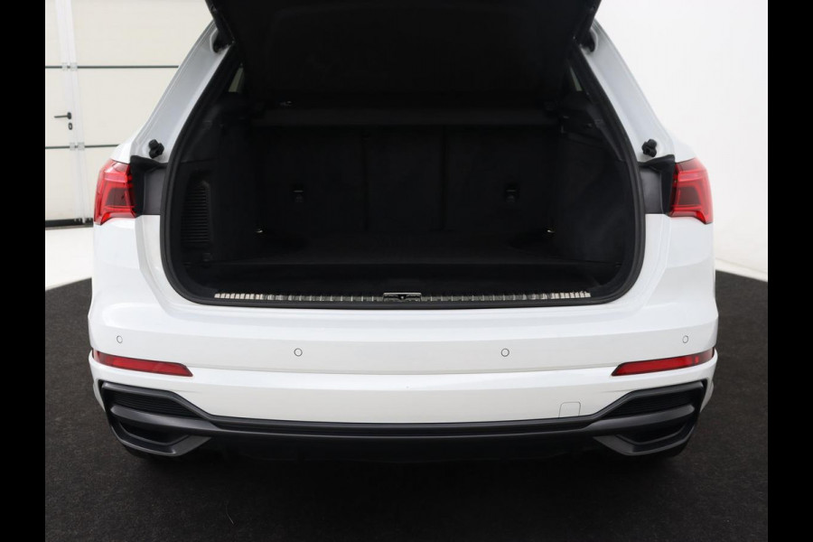 Audi Q3 45 TFSIe S edition | Leder | Stoelverwarming | Adaptive cruise | Camera | Carplay | Sfeerverlichting | Navigatie | Sonos 3D Sound | Climate control | Parkeerhulp | Full LED | S Line | PHEV | Plug In