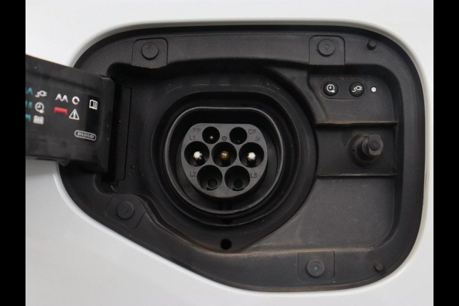 Audi Q3 45 TFSIe S edition | Leder | Stoelverwarming | Adaptive cruise | Camera | Carplay | Sfeerverlichting | Navigatie | Sonos 3D Sound | Climate control | Parkeerhulp | Full LED | S Line | PHEV | Plug In