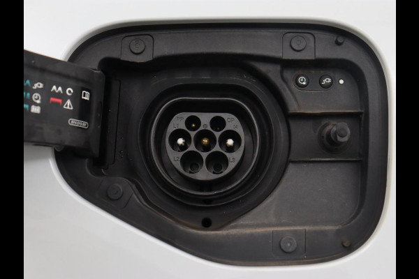 Audi Q3 45 TFSIe S edition | Leder | Stoelverwarming | Adaptive cruise | Camera | Carplay | Sfeerverlichting | Navigatie | Sonos 3D Sound | Climate control | Parkeerhulp | Full LED | S Line | PHEV | Plug In