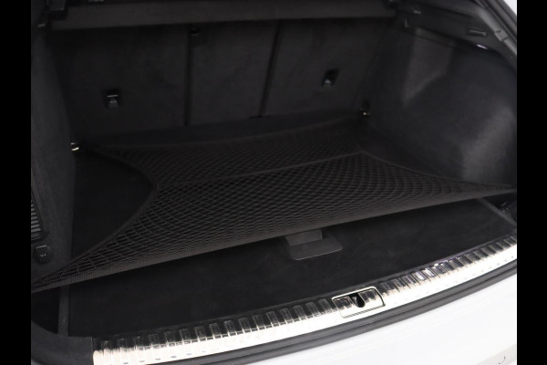 Audi Q3 45 TFSIe S edition | Leder | Stoelverwarming | Adaptive cruise | Camera | Carplay | Sfeerverlichting | Navigatie | Sonos 3D Sound | Climate control | Parkeerhulp | Full LED | S Line | PHEV | Plug In