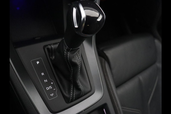 Audi Q3 45 TFSIe S edition | Leder | Stoelverwarming | Adaptive cruise | Camera | Carplay | Sfeerverlichting | Navigatie | Sonos 3D Sound | Climate control | Parkeerhulp | Full LED | S Line | PHEV | Plug In