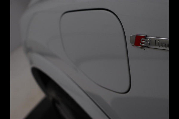 Audi Q3 45 TFSIe S edition | Leder | Stoelverwarming | Adaptive cruise | Camera | Carplay | Sfeerverlichting | Navigatie | Sonos 3D Sound | Climate control | Parkeerhulp | Full LED | S Line | PHEV | Plug In
