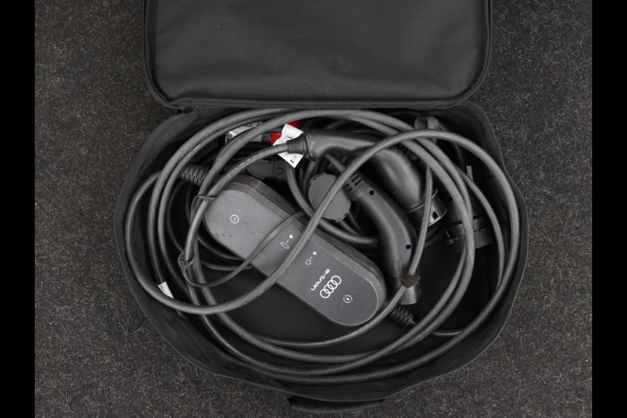 Audi Q5 55 TFSIe quattro S edition | Panoramadak | Carplay | Stoelverwarming | Trekhaak | Adaptive cruise | 20'' | Leder/Alcantara | Camera | Navigatie | DAB | Virtual Cockpit | Full LED | S Line | PHEV | Plug In