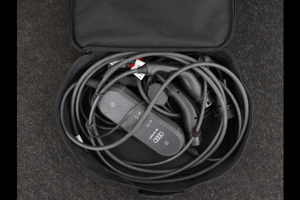 Audi Q5 55 TFSIe quattro S edition | Panoramadak | Carplay | Stoelverwarming | Trekhaak | Adaptive cruise | 20'' | Leder/Alcantara | Camera | Navigatie | DAB | Virtual Cockpit | Full LED | S Line | PHEV | Plug In