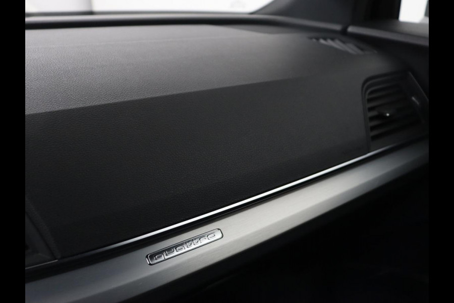 Audi Q5 55 TFSIe quattro S edition | Panoramadak | Carplay | Stoelverwarming | Trekhaak | Adaptive cruise | 20'' | Leder/Alcantara | Camera | Navigatie | DAB | Virtual Cockpit | Full LED | S Line | PHEV | Plug In