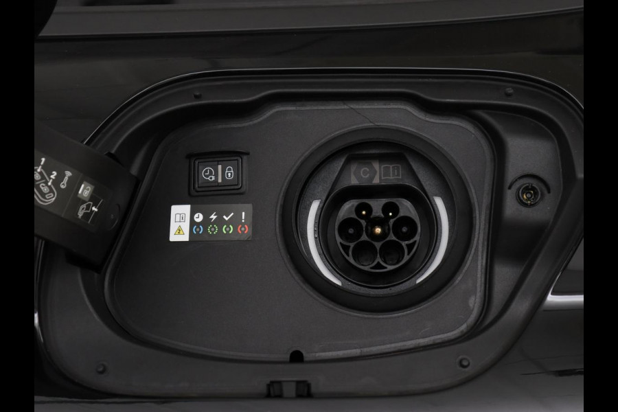 Peugeot 308 1.6 PHEV Active Pack Business | Stoelverwarming | Half leder | Sportstoelen | Carplay | Parkeerhulp | Full LED | Climate control | Bluetooth | Cruise control | Plug In