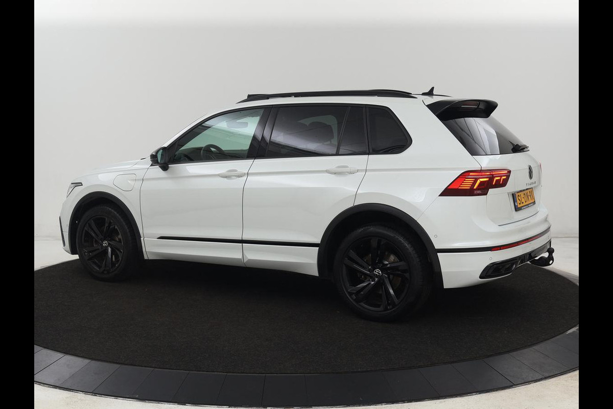 Volkswagen Tiguan 1.4 TSI eHybrid R-Line | Panoramadak | Trekhaak | Head-Up | Stoelverwarming | Adaptive cruise | Camera | Carplay | Matrix LED | Navigatie | 19'' | Virtual Cockpit | PHEV | Plug In