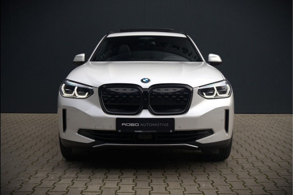 BMW iX3 High Executive 80 kWh | Panoramadak | Keyless | Stoelverwarming | Harman Kardon | Memory Seat | Head-Up Display | 360 Camera | Adaptief Onderstel | Trekhaak | Adaptive LED | Elektrische Stoelen | Apple Carplay | N