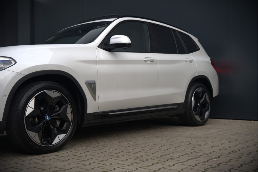 BMW iX3 High Executive 80 kWh | Panoramadak | Keyless | Stoelverwarming | Harman Kardon | Memory Seat | Head-Up Display | 360 Camera | Adaptief Onderstel | Trekhaak | Adaptive LED | Elektrische Stoelen | Apple Carplay | N