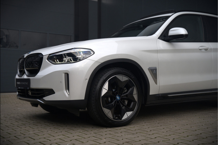 BMW iX3 High Executive 80 kWh | Panoramadak | Keyless | Stoelverwarming | Harman Kardon | Memory Seat | Head-Up Display | 360 Camera | Adaptief Onderstel | Trekhaak | Adaptive LED | Elektrische Stoelen | Apple Carplay | N