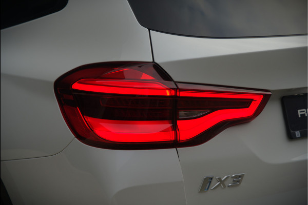 BMW iX3 High Executive 80 kWh | Panoramadak | Keyless | Stoelverwarming | Harman Kardon | Memory Seat | Head-Up Display | 360 Camera | Adaptief Onderstel | Trekhaak | Adaptive LED | Elektrische Stoelen | Apple Carplay | N
