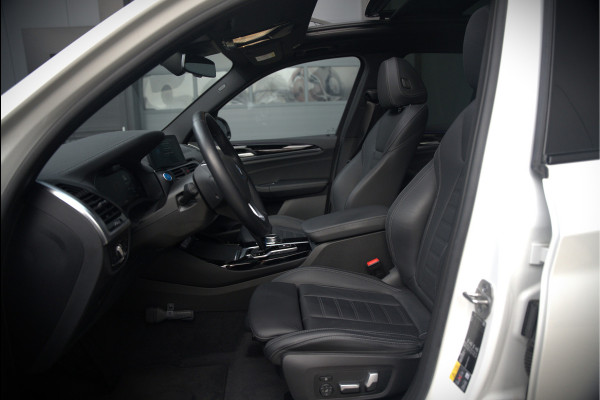 BMW iX3 High Executive 80 kWh | Panoramadak | Keyless | Stoelverwarming | Harman Kardon | Memory Seat | Head-Up Display | 360 Camera | Adaptief Onderstel | Trekhaak | Adaptive LED | Elektrische Stoelen | Apple Carplay | N