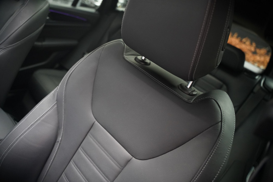 BMW iX3 High Executive 80 kWh | Panoramadak | Keyless | Stoelverwarming | Harman Kardon | Memory Seat | Head-Up Display | 360 Camera | Adaptief Onderstel | Trekhaak | Adaptive LED | Elektrische Stoelen | Apple Carplay | N