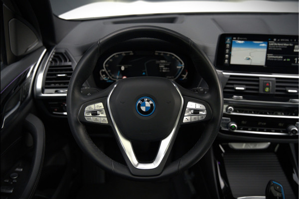 BMW iX3 High Executive 80 kWh | Panoramadak | Keyless | Stoelverwarming | Harman Kardon | Memory Seat | Head-Up Display | 360 Camera | Adaptief Onderstel | Trekhaak | Adaptive LED | Elektrische Stoelen | Apple Carplay | N