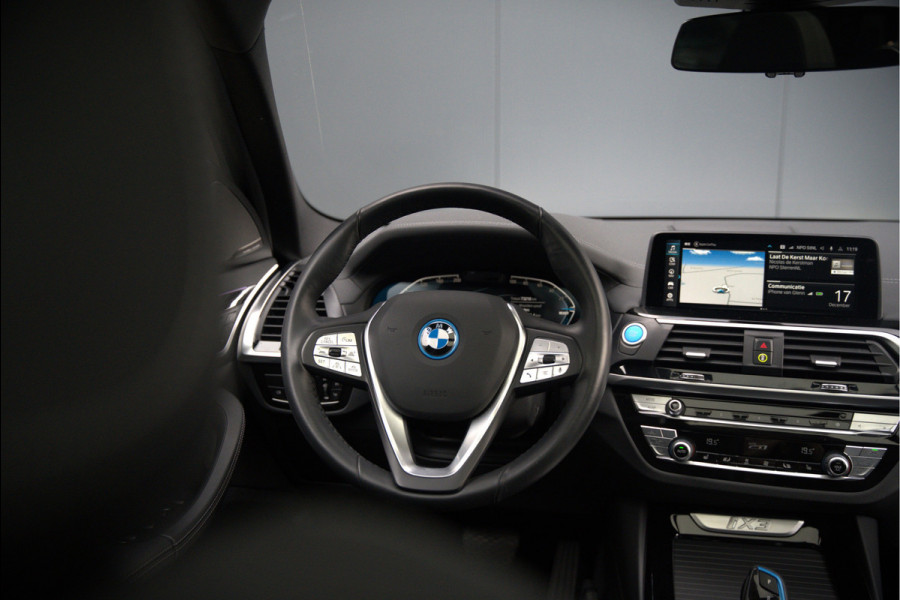 BMW iX3 High Executive 80 kWh | Panoramadak | Keyless | Stoelverwarming | Harman Kardon | Memory Seat | Head-Up Display | 360 Camera | Adaptief Onderstel | Trekhaak | Adaptive LED | Elektrische Stoelen | Apple Carplay | N