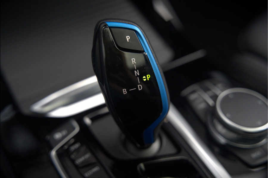 BMW iX3 High Executive 80 kWh | Panoramadak | Keyless | Stoelverwarming | Harman Kardon | Memory Seat | Head-Up Display | 360 Camera | Adaptief Onderstel | Trekhaak | Adaptive LED | Elektrische Stoelen | Apple Carplay | N