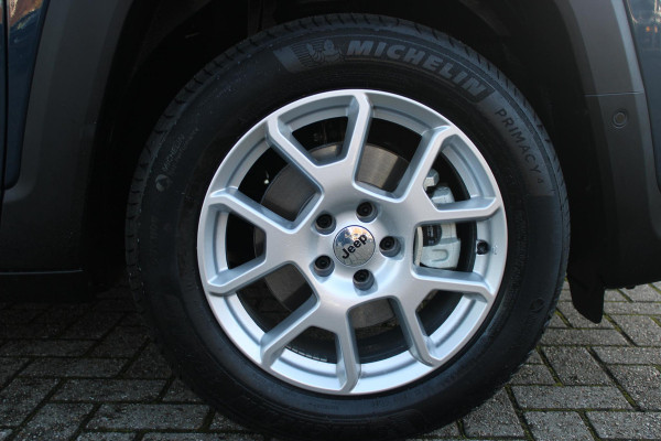 Jeep Renegade 1.5T 130PK e-Hybrid ALTITUDE | DRAADLOZE APPLE CARPLAY/ANDROID AUTO | PANORAMISCH SCHUIF/KANTEL DAK | FULL LED KOPLAMPEN | DODEHOEK DETECTIE | ADAPTIVE CRUISE CONTROL | LICHTMETALEN VELGEN 17" | ACHTERUITRIJ CAMERA | DAB+ RADIO | NAVIGATIE | PARKEERSENSOREN VOOR + ACHTER | AUTOMATISCH INPARKEREN | KEYLESS ENTRY/START | GETINTE RUITEN |