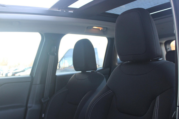 Jeep Renegade 1.5T 130PK e-Hybrid ALTITUDE | DRAADLOZE APPLE CARPLAY/ANDROID AUTO | PANORAMISCH SCHUIF/KANTEL DAK | FULL LED KOPLAMPEN | DODEHOEK DETECTIE | ADAPTIVE CRUISE CONTROL | LICHTMETALEN VELGEN 17" | ACHTERUITRIJ CAMERA | DAB+ RADIO | NAVIGATIE | PARKEERSENSOREN VOOR + ACHTER | AUTOMATISCH INPARKEREN | KEYLESS ENTRY/START | GETINTE RUITEN |