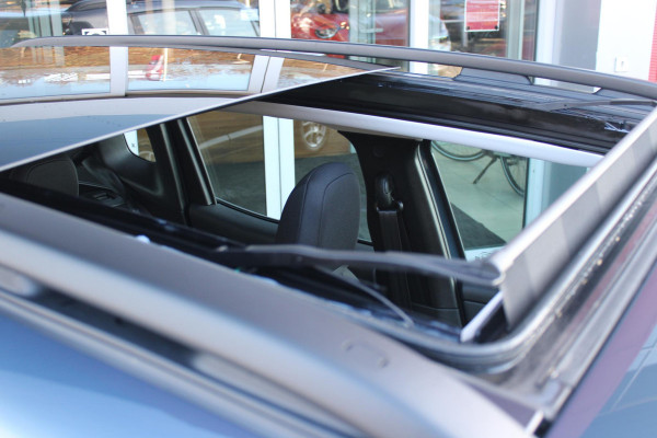 Jeep Renegade 1.5T 130PK e-Hybrid ALTITUDE | DRAADLOZE APPLE CARPLAY/ANDROID AUTO | PANORAMISCH SCHUIF/KANTEL DAK | FULL LED KOPLAMPEN | DODEHOEK DETECTIE | ADAPTIVE CRUISE CONTROL | LICHTMETALEN VELGEN 17" | ACHTERUITRIJ CAMERA | DAB+ RADIO | NAVIGATIE | PARKEERSENSOREN VOOR + ACHTER | AUTOMATISCH INPARKEREN | KEYLESS ENTRY/START | GETINTE RUITEN |