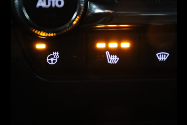 Mazda 3 2.0 e-SkyActiv-X 180 Comfort Bose | Head-Up | Stoel & stuurverwarming | Adaptive cruise | Carplay | Camera | Navigatie | Full LED | Parkeerhulp | Climate control