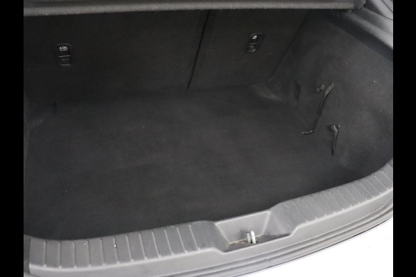 Mazda 3 2.0 e-SkyActiv-X 180 Comfort Bose | Head-Up | Stoel & stuurverwarming | Adaptive cruise | Carplay | Camera | Navigatie | Full LED | Parkeerhulp | Climate control