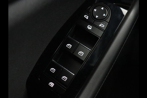 Mazda 3 2.0 e-SkyActiv-X 180 Comfort Bose | Head-Up | Stoel & stuurverwarming | Adaptive cruise | Carplay | Camera | Navigatie | Full LED | Parkeerhulp | Climate control