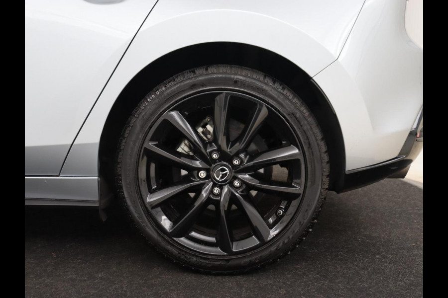 Mazda 3 2.0 e-SkyActiv-X 180 Comfort Bose | Head-Up | Stoel & stuurverwarming | Adaptive cruise | Carplay | Camera | Navigatie | Full LED | Parkeerhulp | Climate control
