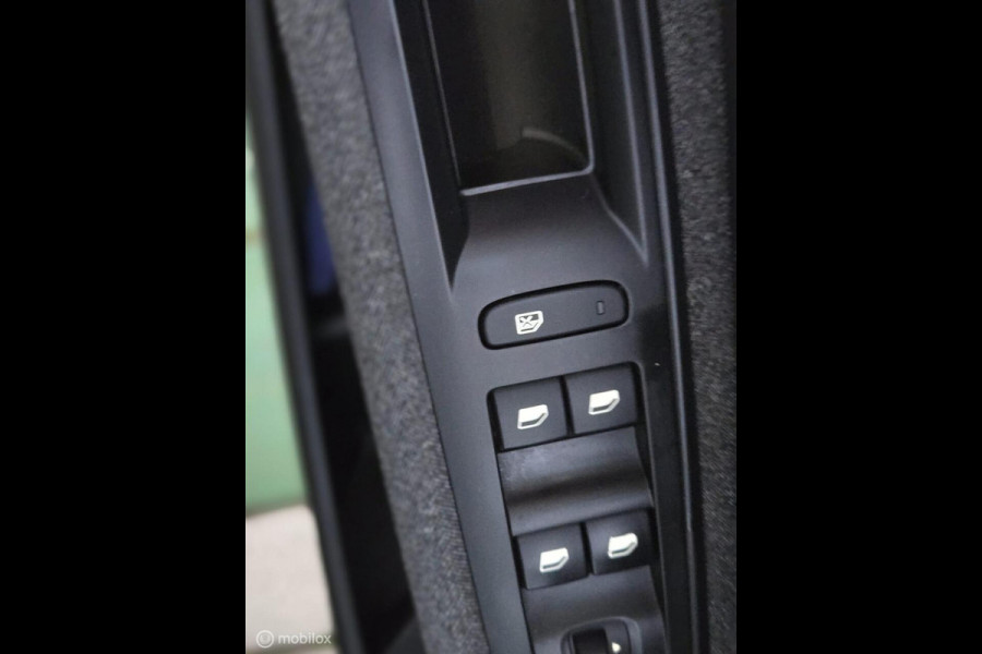Peugeot 5008 7PL Aut.|LED|Navi|Camera|PDC|6M Garantie