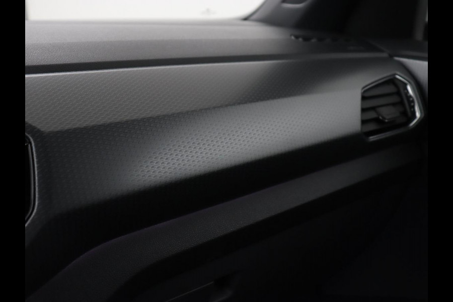 Volkswagen T-Cross 1.0 TSI R Line | Stoelverwarming | Keyless | Virtual Cockpit | Carplay | Trekhaak | Adaptive cruise | Park Assist | Full LED | Dodehoek detectie | Climate control