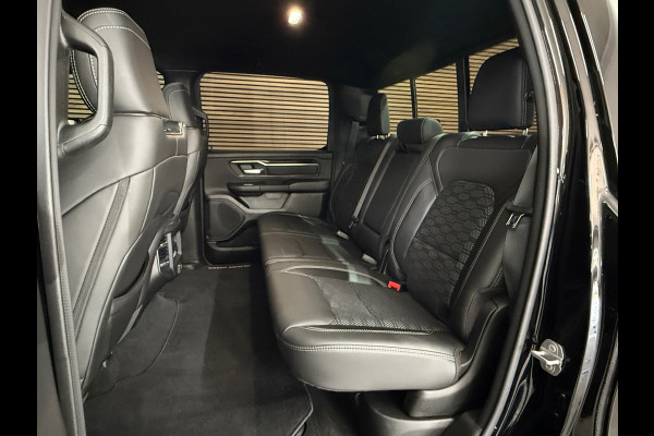 Dodge Ram 1500 5.7 V8 4x4 Crew Cab Sport | Full BLACK | Camera | ALPINE | Soft Cover | Apple Carplay | Cruise |